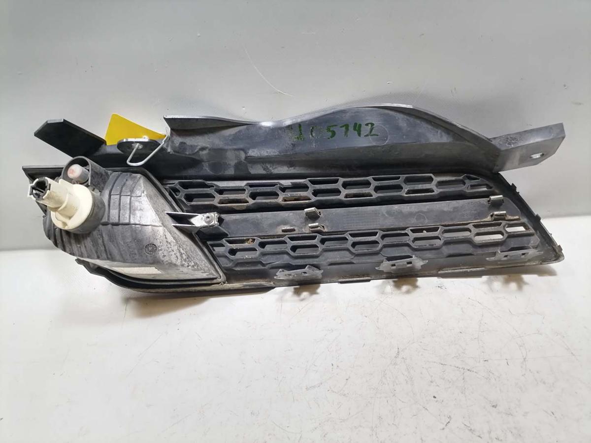 Nissan Micra K12 original K&uuml;lergrill mit Blinker links Facelift Bj.2005